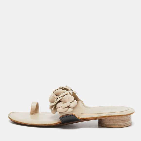Chanel Cream Leather Camellia Toe Ring Flat Sandals Size 39
